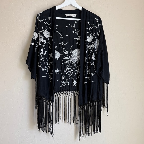 Abercrombie & Fitch Fringe Embroidered Black and White Floral Kimono Western - Picture 3 of 8